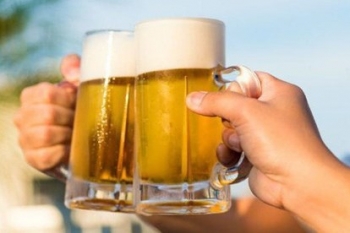 Đau nhức xương khớp sau khi uống rượu bia do đâu? Khắc phục thế nào?